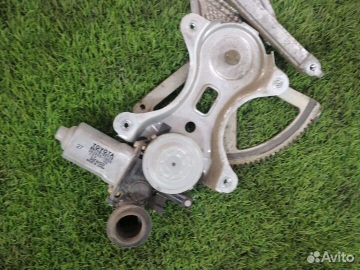 Стеклоподьемник Тойота королла 120 R