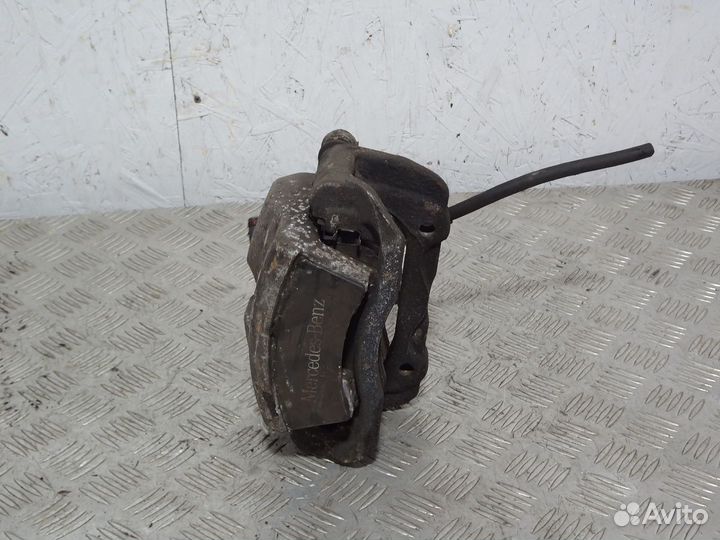 Суппорт тормозной передний правый Мерседес w204