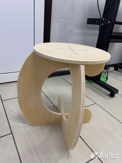 Табурет деревянный