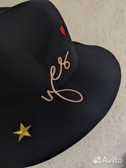Новая шляпа женская черная с надписями