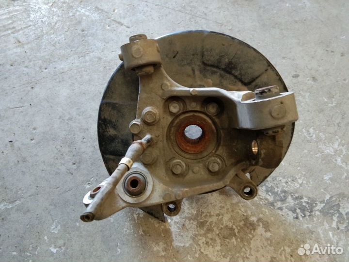 Кулак задний правый и левый Инфинити G25