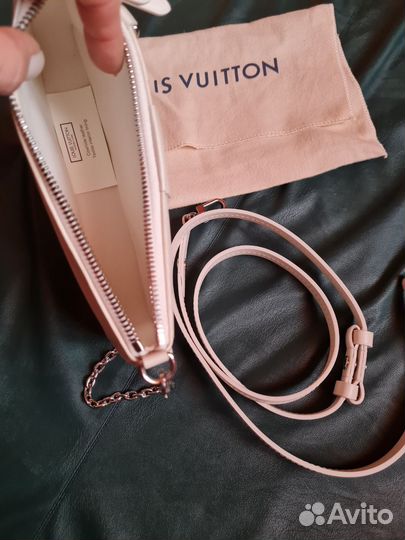 Сумка louis vuitton easy pouch молочная