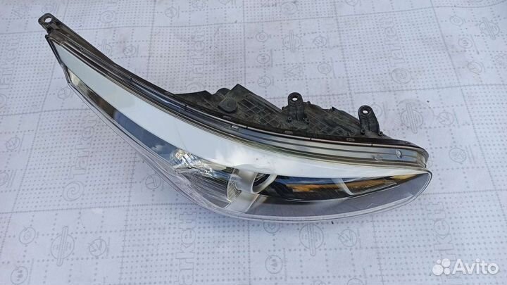 Фара ксенон правая Kia ceed 2 12-18г