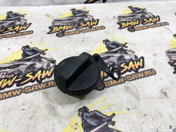 Крышка бензобака Audi A6 C4 AAH 1995