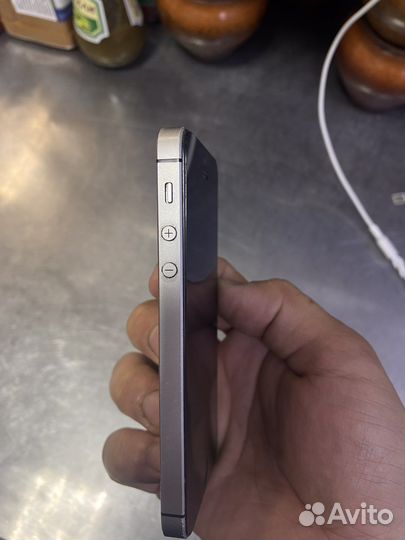 iPhone SE, 32 ГБ