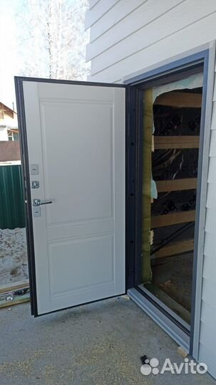 Новые входные двери с термо разрывом в частный дом