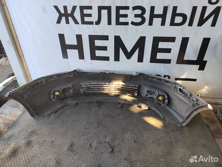 Бампер передний Volkswagen Golf 5