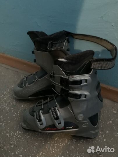 Горные лыжи и ботинки горнолыжные