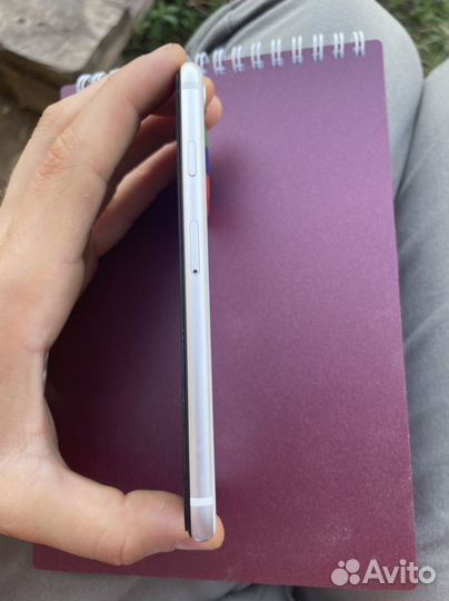 Телефон iPhone se 2020