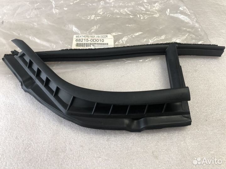 Уплотнитель стекла toyota Yaris P90 682150D010