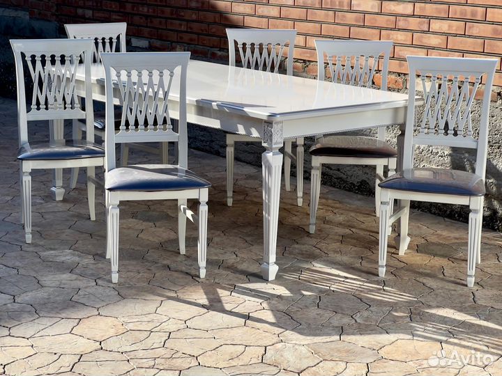 Стулья и стол