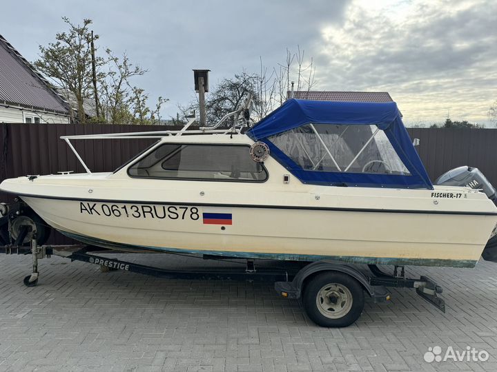 Катер С полурубкой Fischer-17
