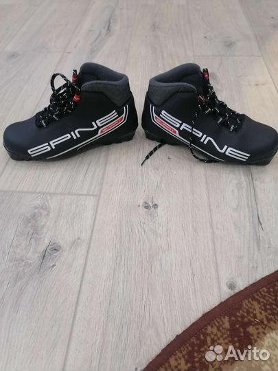 Лыжные ботинки