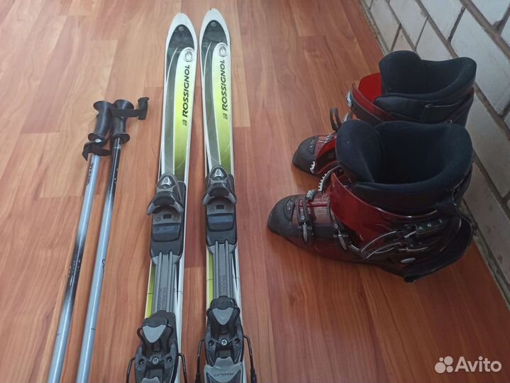 Горнолыжные ботинки и лыжи