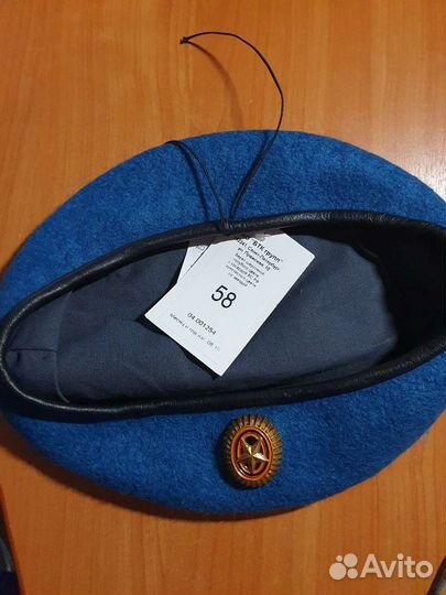 Берет шерстяной с какардой