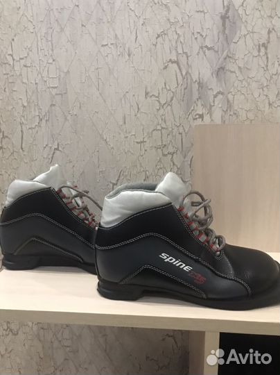 Лыжные ботинки