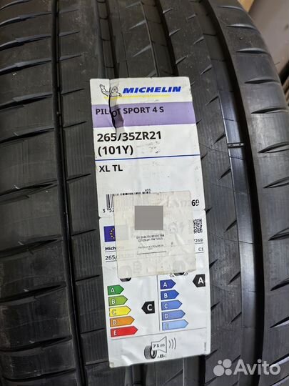 Michelin Pilot Sport 4 S 265/35 R21