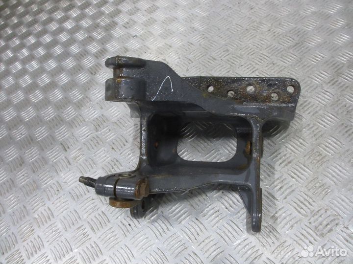 Кронштейн Volvo 20467700