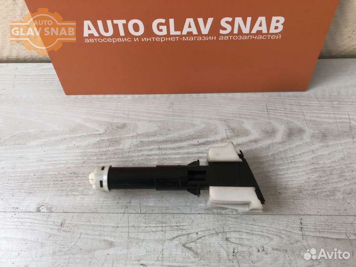 Форсунка фароомывателя правая