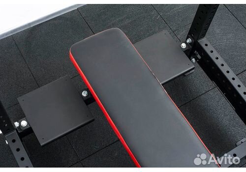 Стойки с горизонтальной скамьей для жима лежа