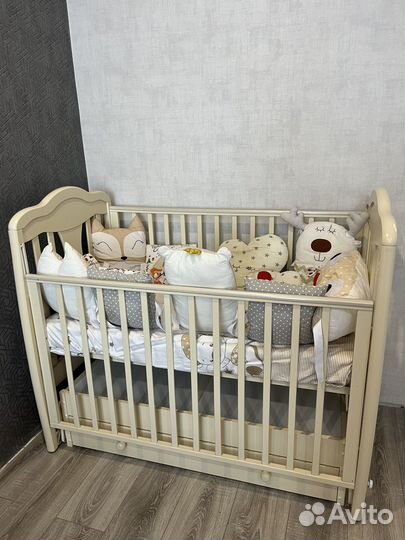 Детская кроватка с маятником Gandylyan Мишель