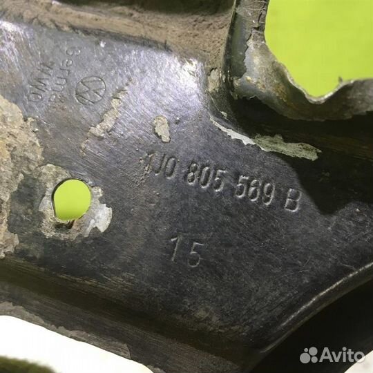 Кронштейн замка капота Фольксваген Гольф 4 Бора