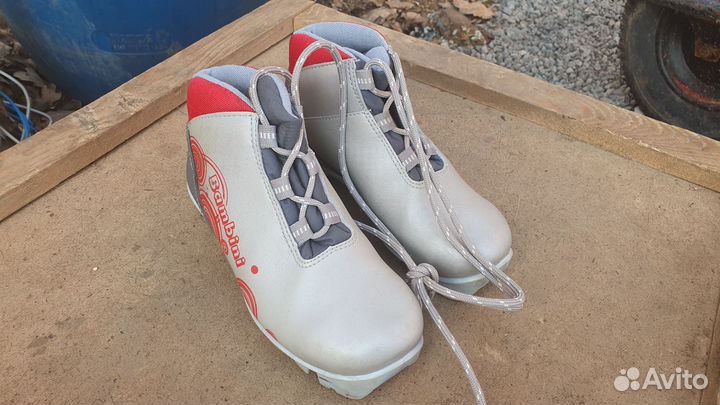 Лыжные ботинки 33р