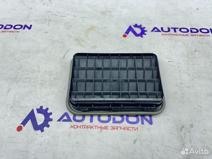 Решетка вентиляционная задняя правая Mercedes