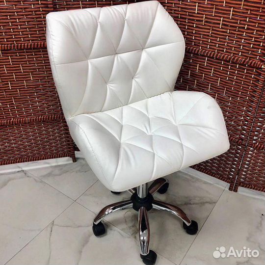 Стул для мастеров премиум люкс ракушка новое