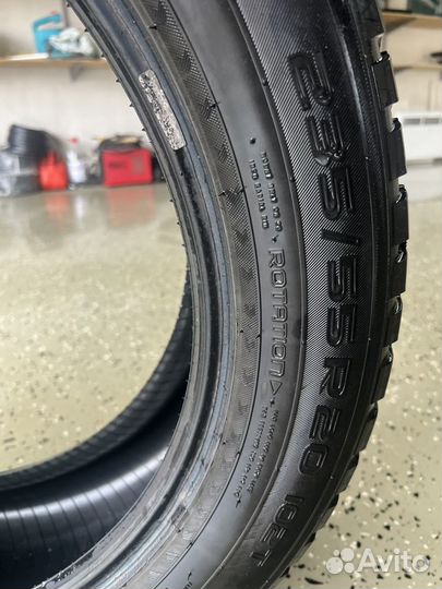 Nokian Tyres Hakkapeliitta 8 SUV 235/55 R20