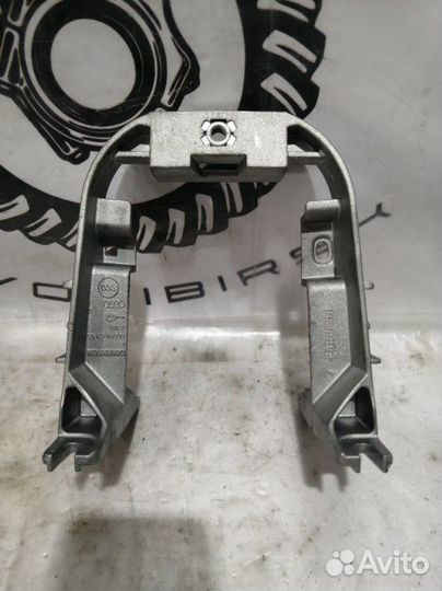 Кронштейн подлокотника Audi A6 (C6,4F) 2005-2011