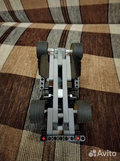 Игрушечная машинка, самозоводная