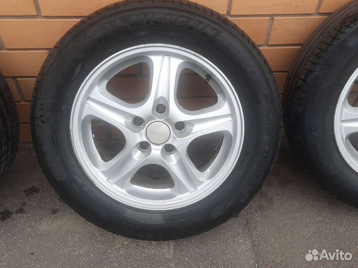 Колеса в сборе r16 летние 5 114.3 ступица 67.1