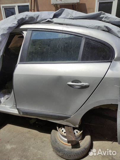 Renault fluence Задняя левая Дверь