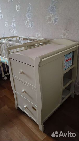 Детская кроватка и пеленальный комод
