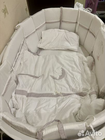 Кроватка для новорожденных с маятником