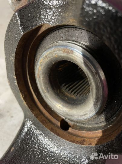 Поворотный кулак на фольцваген поло левый