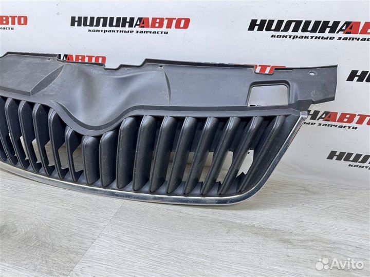 Решетка радиатора Skoda Fabia 2 хетчбэк 1.6 TDI