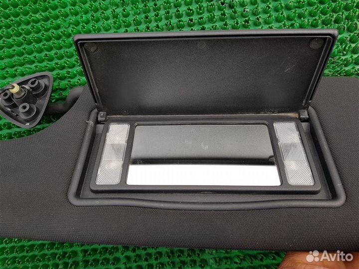 Козырек солнцезащитный левый Dodge Challenger EGG