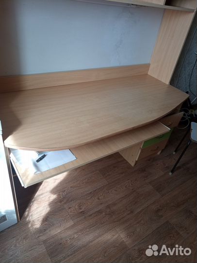 Письменный стол