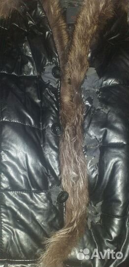 Зимний пуховик с меховым капюшоном