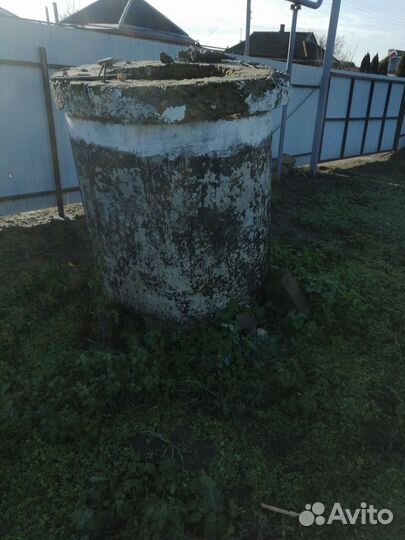 Колодец бетонный с крышкой