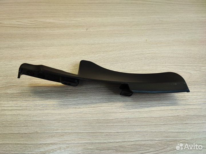 Накладка петли капота передняя левая Renault