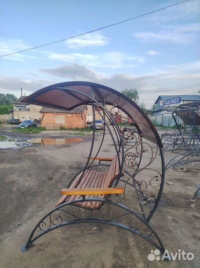 Садовые качели из дерева на дачу