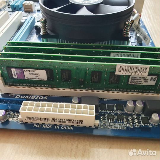 Материнская плата с процессором и памятью