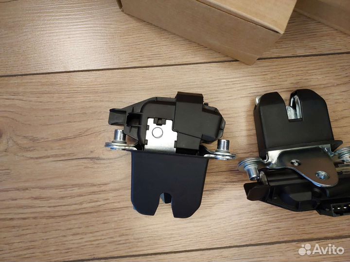 Замок багажника Volkswagen Polo Fabia Roomster