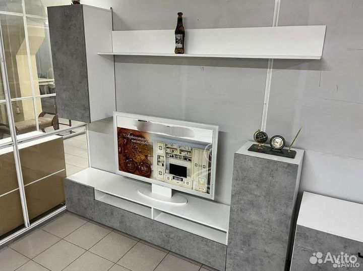 Стенка Лира +Комод Виктор