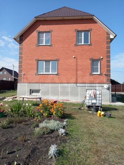 Коттедж 226 м² на участке 12 сот.