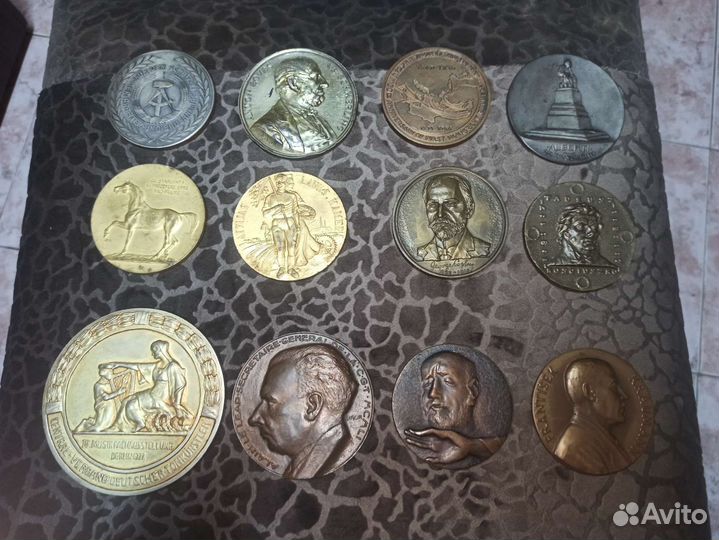 Настольная медаль