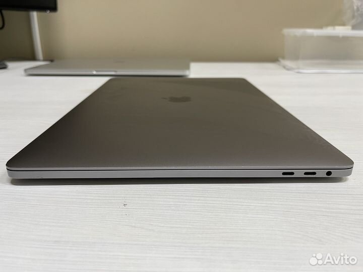 Macbook Pro 15 2017 i7 16GB RAM 256GB SSD